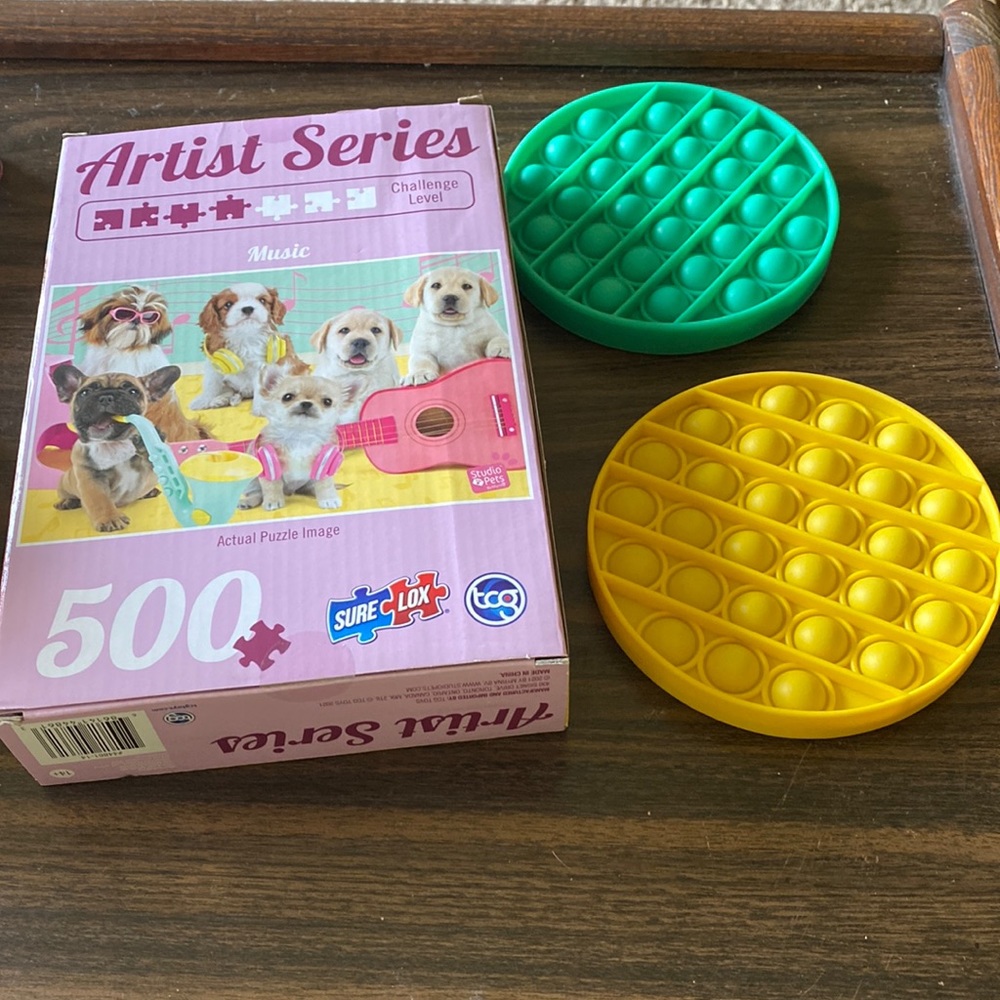 Artist Series 500 Piece Puppy Puzzle -Ages 14+ and 2- Poppers 1-Green, 1-Yellow